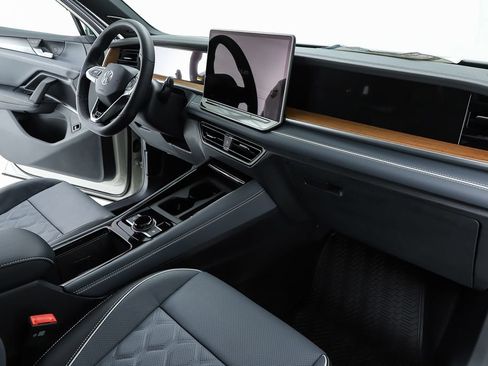 New 2026 Volkswagen Tiguan SEL R-Line AWD/4WD image 72