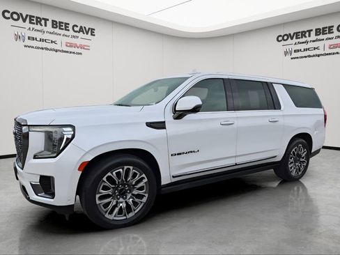 Used 2023 GMC Yukon XL Denali Ultimate image 3