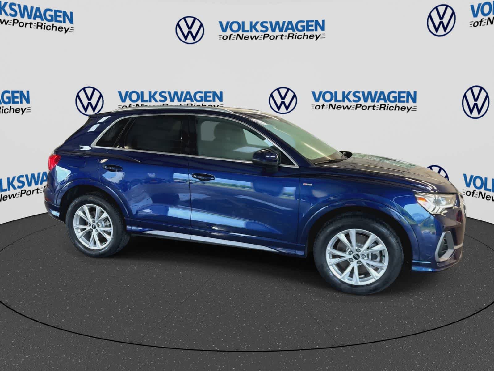 Used 2023 Audi Q3 2.0T Premium Plus w/ Premium Plus Package AWD/4WD image 9