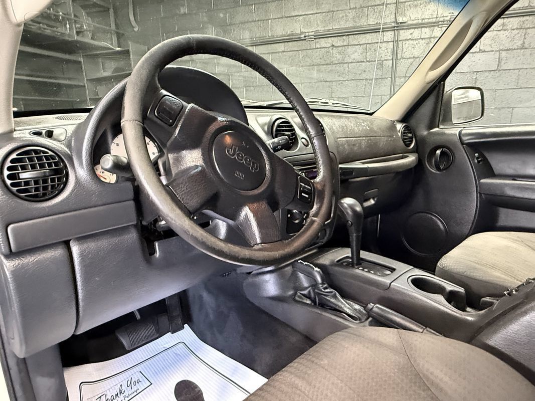 Used 2004 Jeep Liberty Sport w/ PWR Convenience Group AWD/4WD image 10