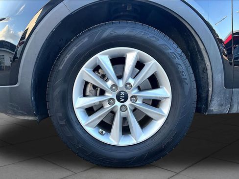 Used 2019 Kia Sorento L FWD image 11