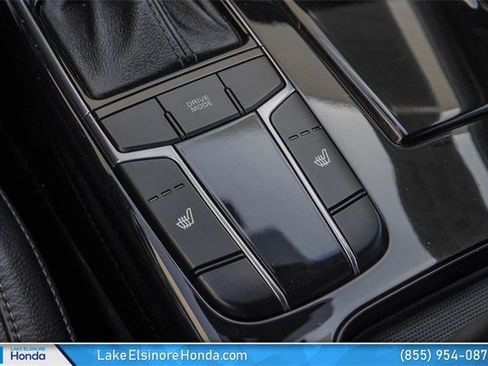 Used 2017 Kia Cadenza Premium w/ Luxury Package image 25