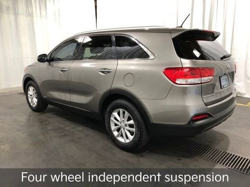 Used 2017 Kia Sorento AWD image 5