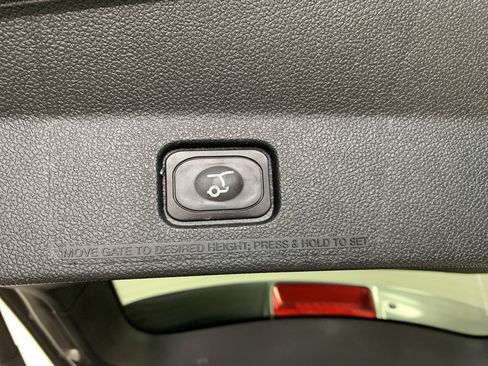 Used 2019 Ford Explorer XLT w/ Equipment Group 202A FWD image 35