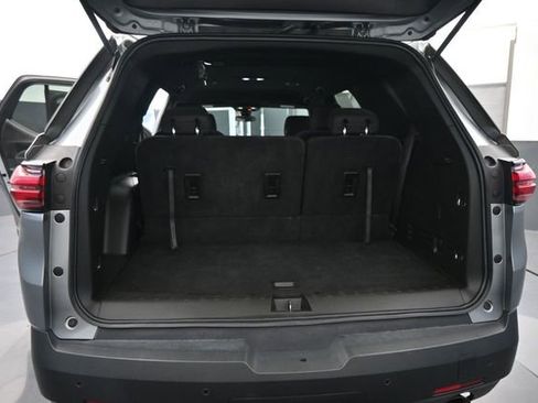 Used 2023 Chevrolet Traverse LT FWD image 8