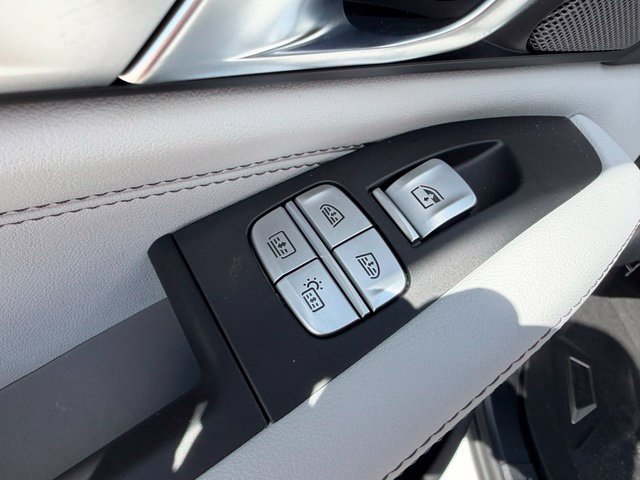 Used 2026 BMW X7 xDrive40i AWD/4WD image 19
