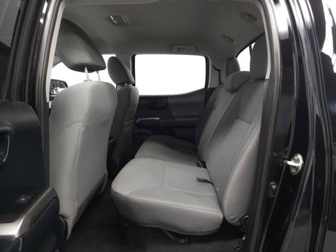 Used 2016 Toyota Tacoma SR5 w/ Exterior Package AWD/4WD image 5