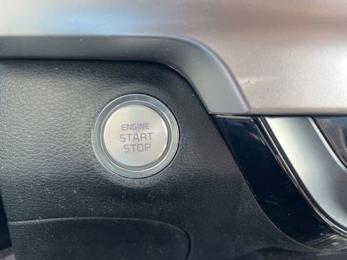 Certified 2021 Kia Telluride S image 18