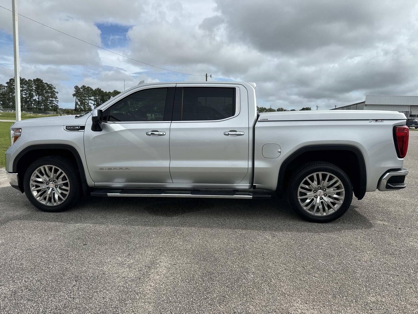Used 2021 GMC Sierra 1500 SLT w/ SLT Premium Package AWD/4WD image 7