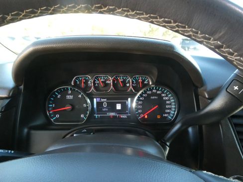 Used 2018 Chevrolet Suburban LT image 19