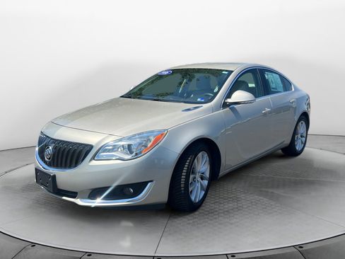 Used 2016 Buick Regal FWD image 3