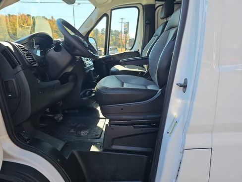 Used 2025 RAM ProMaster 2500 w/ Convenience Group image 21