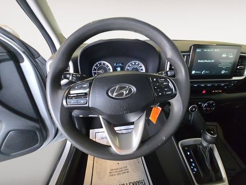 Used 2020 Hyundai Venue SE FWD image 13