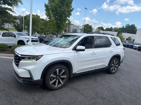 Used 2025 Honda Pilot Touring image 5