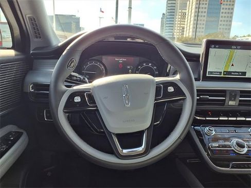 Certified 2022 Lincoln Corsair FWD w/ Equipment Group 101A image 11