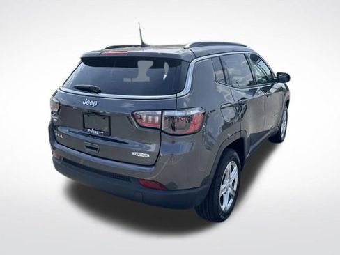 Used 2024 Jeep Compass Latitude AWD/4WD image 9
