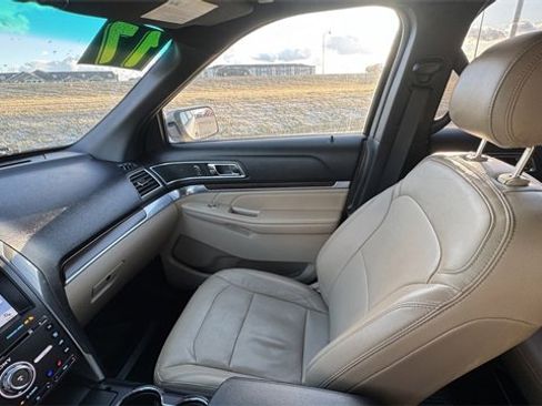 Used 2017 Ford Explorer Limited w/ Equipment Group 301A image 29