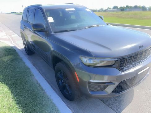 Used 2025 Jeep Grand Cherokee Limited w/ Black Appearance Package RWD image 3