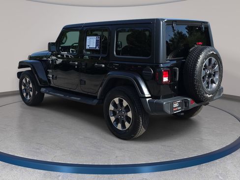 Used 2018 Jeep Wrangler Unlimited Sahara image 7
