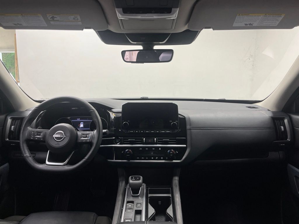 Used 2025 Nissan Pathfinder SL FWD image 18
