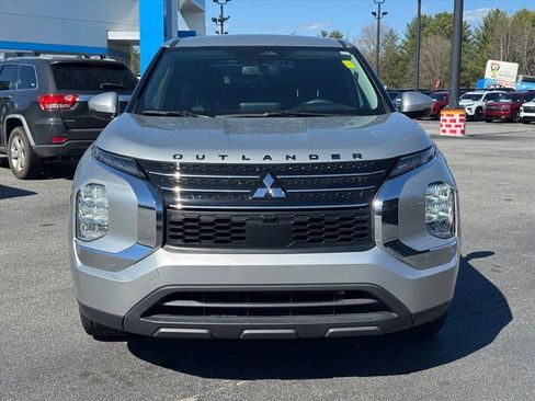 Used 2023 Mitsubishi Outlander ES image 8