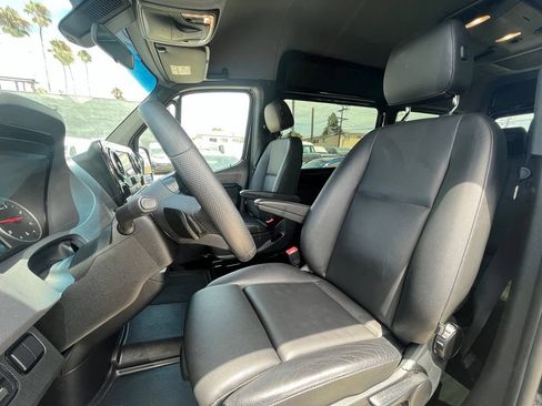 Used 2025 Mercedes-Benz Sprinter 2500 image 16