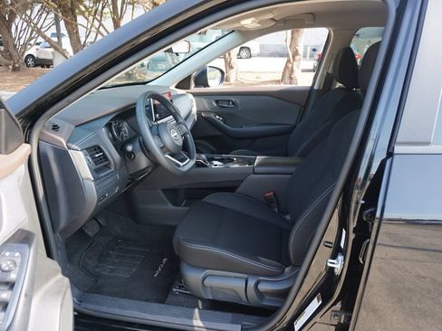 Used 2023 Nissan Rogue S FWD image 2
