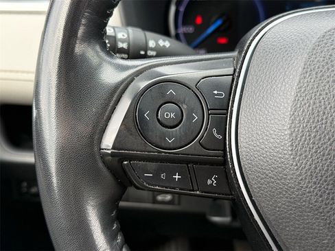 Used 2023 Toyota RAV4 XLE Premium image 17