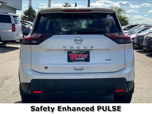Used 2025 Nissan Rogue S image 3