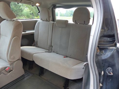 Used 2017 Toyota Sienna LE FWD image 41