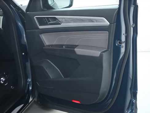 Used 2022 Volkswagen Atlas Cross Sport SE image 32