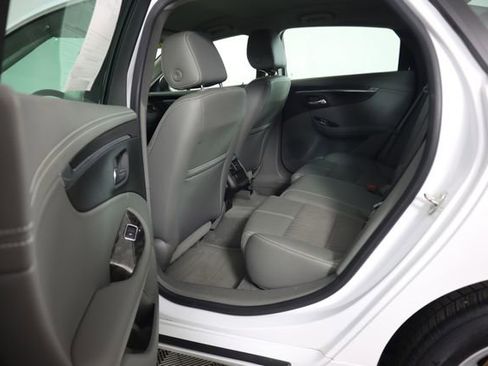 Used 2015 Chevrolet Impala LT FWD image 41