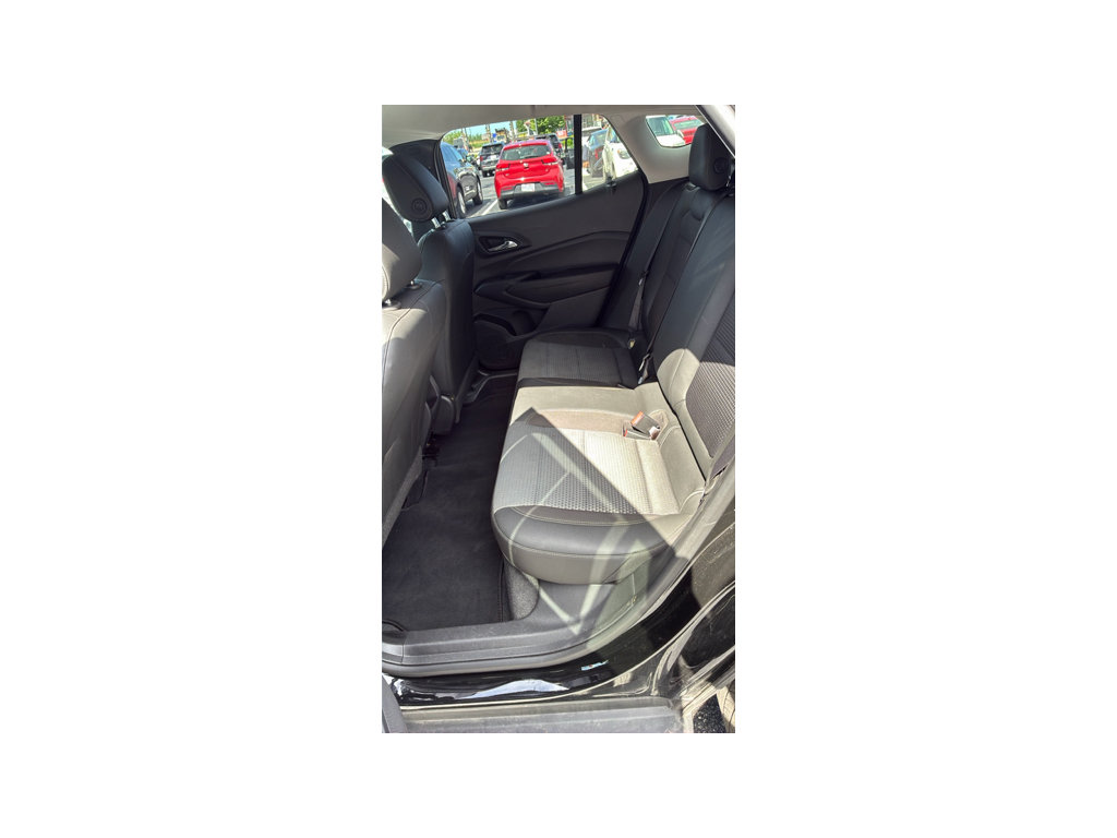 Used 2025 Chevrolet Trax LT FWD image 10