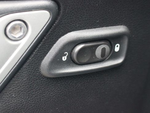 Used 2016 Jeep Wrangler Unlimited Rubicon w/ Connectivity Group AWD/4WD image 14