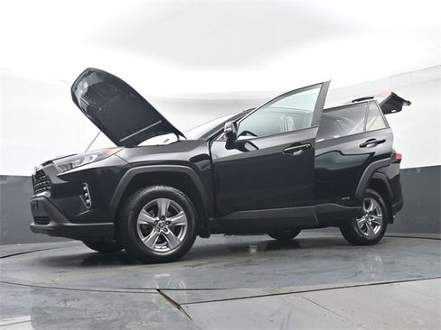 Used 2022 Toyota RAV4 LE image 40