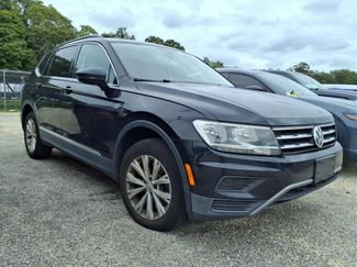 Used 2018 Volkswagen Tiguan SE w/ Panoramic Sunroof Package image 1