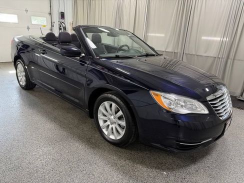 Used 2012 Chrysler 200 Touring FWD image 3