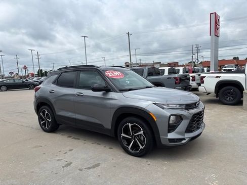 Used 2023 Chevrolet TrailBlazer RS w/ Sun and Liftgate Package FWD image 2