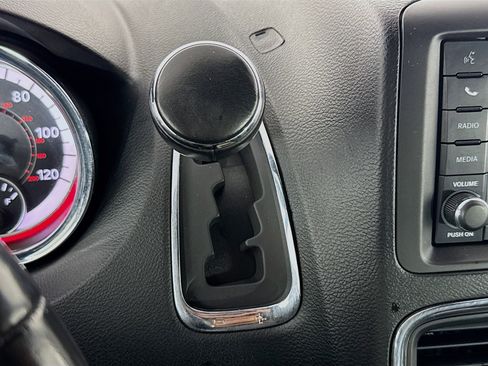 Used 2019 Dodge Grand Caravan SXT image 19