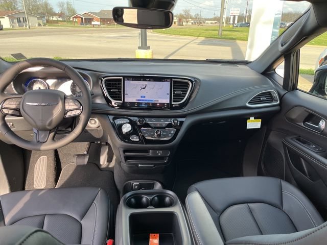 New 2026 Chrysler Pacifica Select w/ S Appearance Package FWD image 12