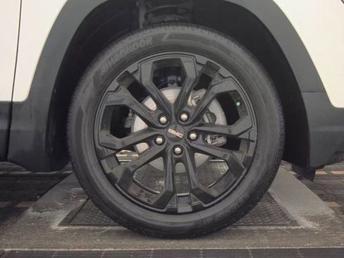 Used 2022 GMC Terrain SLE w/ Elevation Edition image 11