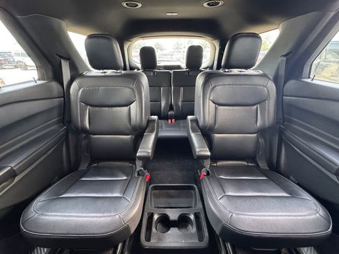 Used 2020 Ford Explorer XLT w/ Equipment Group 202A AWD/4WD image 25