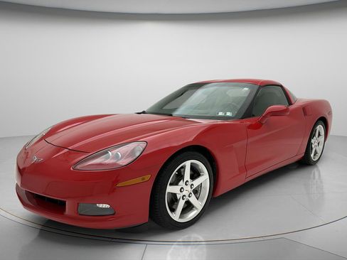 Used 2005 Chevrolet Corvette Coupe w/ Preferred Equipment Group RWD image 3