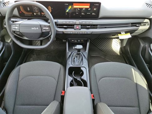New 2026 Kia K4 LXS image 18