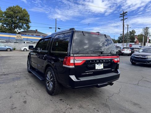 Used 2016 Lincoln Navigator Select image 6