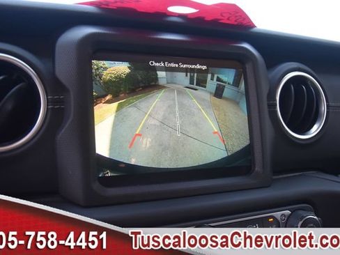 Used 2018 Jeep Wrangler Unlimited Sahara AWD/4WD image 38