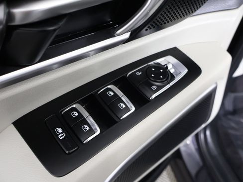 Used 2025 Kia Telluride S FWD image 40