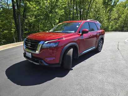 Used 2024 Nissan Pathfinder Platinum w/ Cargo Package