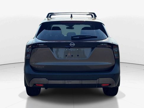 Used 2026 Nissan Kicks SV w/ SV Premium Package FWD image 5