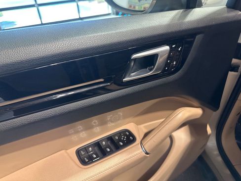 Used 2019 Porsche Cayenne AWD/4WD image 96